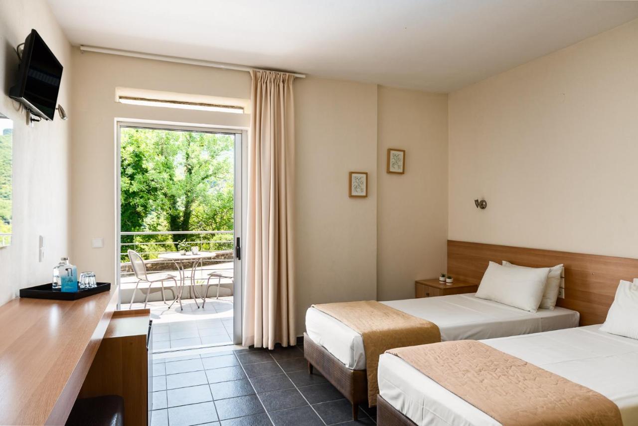 Gefiri Plakas Hotel, Tzoumerka Eksteriør billede