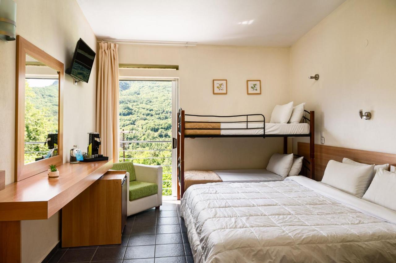 Gefiri Plakas Hotel, Tzoumerka Eksteriør billede