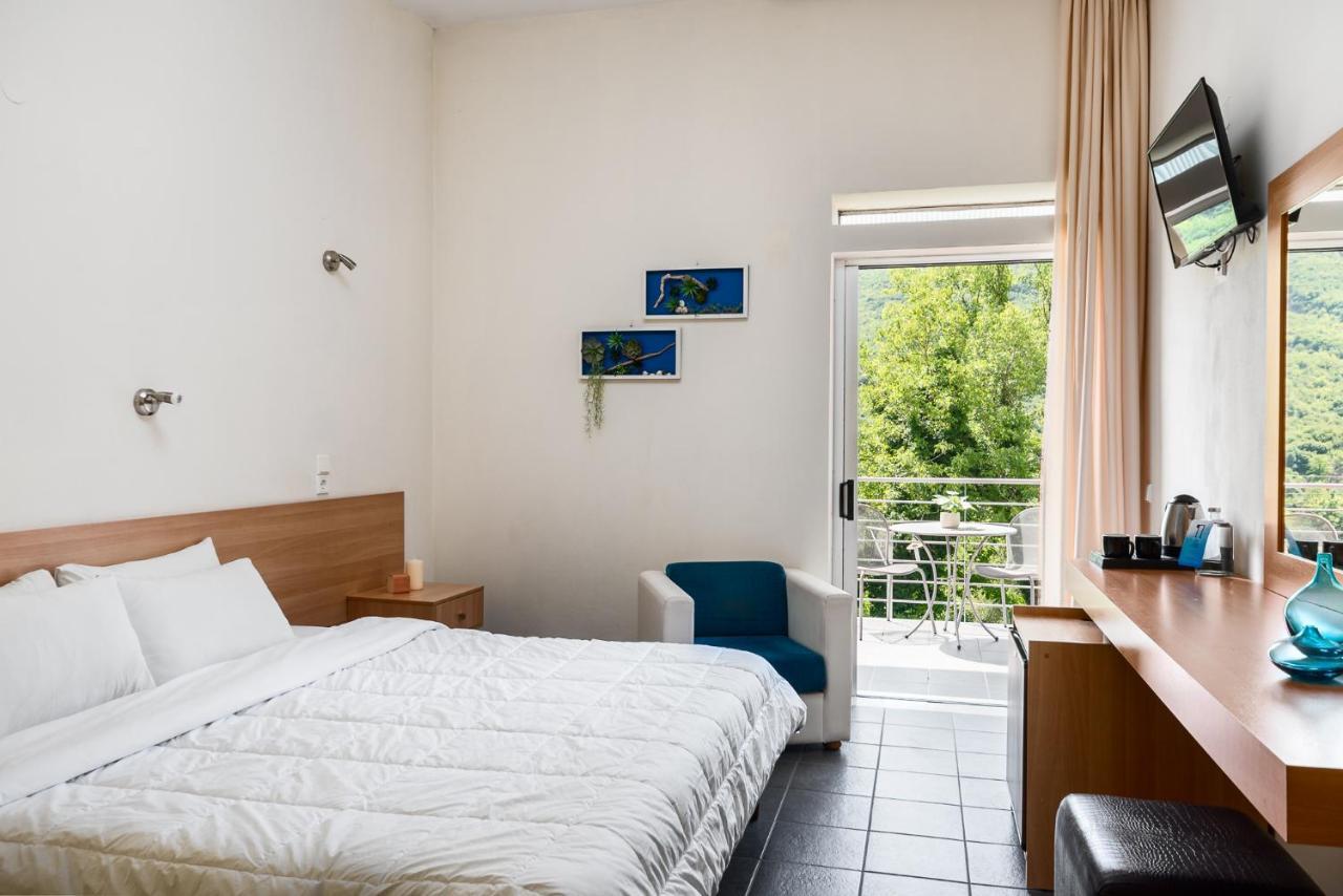Gefiri Plakas Hotel, Tzoumerka Eksteriør billede